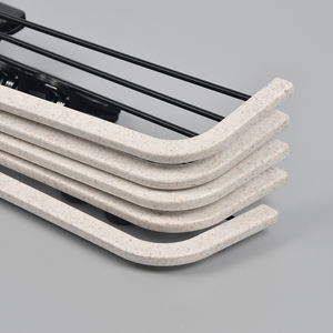 Percha <span class=keywords><strong>de</strong></span> plástico <span class=keywords><strong>de</strong></span> paja <span class=keywords><strong>de</strong></span> trigo <span class=keywords><strong>de</strong></span> marca personalizada para pantalones, perchas duraderas <span class=keywords><strong>de</strong></span> plástico <span class=keywords><strong>ZARA</strong></span> para pantalones con clips <span class=keywords><strong>de</strong></span> plástico - Product Image 3