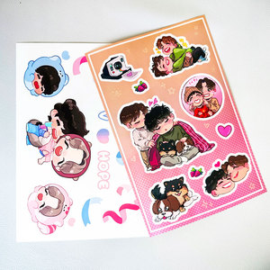 Impression de logo personnalisé autocollants en vinyle transparent enduit de <span class=keywords><strong>film</strong></span> brillant UV imperméable étiquette de dessin animé coupe baiser feuilles d'autocollants transparentes - Product Image 2