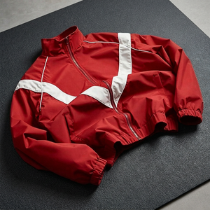 Veste de sport rouge pour homme, style racer, avec rayures blanches, fermeture éclair sur le devant, col montant, coupe-vent, 100% nylon, vêtement d'hiver, à capuche, respirante - Product Image 3