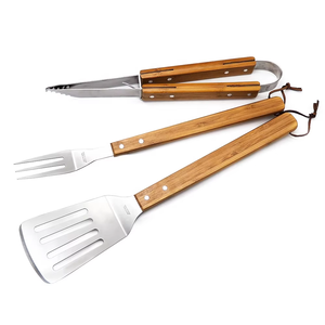 4 pièces ensemble de gril de <span class=keywords><strong>barbecue</strong></span> de style classique accessoire de <span class=keywords><strong>barbecue</strong></span> outil de <span class=keywords><strong>barbecue</strong></span> avec boîtier <span class=keywords><strong>en</strong></span> bois, <span class=keywords><strong>kit</strong></span> d'ustensiles de <span class=keywords><strong>barbecue</strong></span> <span class=keywords><strong>en</strong></span> acier inoxydable ustensiles de cuisine bon marché - Product Image 5