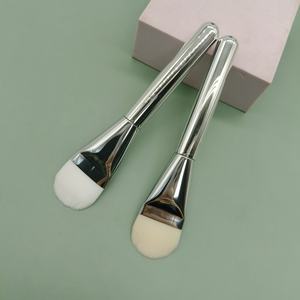 All'ingrosso della fabbrica testa rotonda <span class=keywords><strong>pennelli</strong></span> fondotinta viso argento a forma di lingua <span class=keywords><strong>per</strong></span> il trucco pennello <span class=keywords><strong>per</strong></span> liquidi creme - Product Image 1