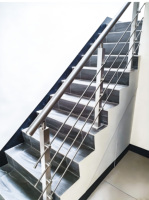 304 acier inoxydable escalier main courante balcon garde-corps intérieur tube carré colonne minimaliste garde-corps fabricant