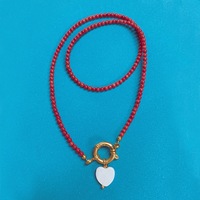 Nouveau style collier ras-du-cou court empilable en pierre naturelle rouge perlée, boucles d'oreilles et coquille de verre en forme de cœur