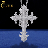 Pendentif Croix Baroque Sculptée de Luxe Vintage Plaqué Or Fait Main avec Diamants Moissanite VVS pour Hommes Rappers