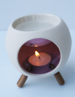 Brûleur à huile aromatique en céramique de conception moderne populaire Offre Spéciale avec pieds en bois, brûleur à huile en céramique fait à la main, décoration de la maison en céramique