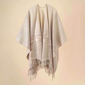 Châle en laine de luxe pour femme, grande taille, hiver, style poncho épais avec pompons, multifonctionnel, vente en gros - Product Image 3