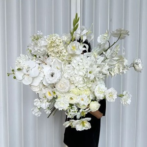 Fleurs artificielles en soie haut de gamme faites à la main, <span class=keywords><strong>d</strong></span>écor floral mixte avec rose, lys, phalaenopsis pour mariage, Noël, <span class=keywords><strong>d</strong></span>écoration de maison et <span class=keywords><strong>d</strong></span>'hôtel, fête - Product Image 1