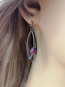 Orecchini Pendenti a Forma di Foglia Dinamica con Accento Rosso, Design Convertibile, Accessori di Moda per Donne - Product Image 1