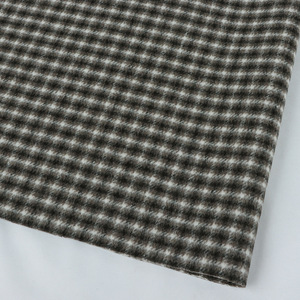 Manteau de mode <span class=keywords><strong>à</strong></span> carreaux noir et blanc double face en 60 % <span class=keywords><strong>laine</strong></span> et 40 % tissu chimique, 850 g/m², tissage grossier, pelable, vente en gros - Product Image 1