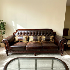 Sofá Chesterfield clásico de 3 plazas con marco de madera tallada, tapizado en cuero con botones y remaches, para sala de estar, mueble para el hogar. - Product Image 1