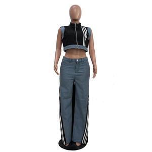 طقم نسائي كاجوال من قطعتين بتصميم مرقع من الدنيم، مكون من بلوزة عصرية مخططة بسحاب وبنطلون جينز واسع الساق - Product Image 2