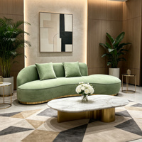 Canapé-lit moderne asymétrique incurvé deux places, tissu et dimensions personnalisables, velours vert menthe, base en métal pour hall d'hôtel commercial