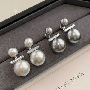 Boucles d'oreilles clous en perles plaquées or haut de gamme pour femmes, design de niche de luxe léger, pierres de zircon uniques, exsudant une atmosphère, cadeau tendance - Product Image 1