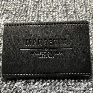 ملصقات جلدية مخصصة بالجملة مع شعار منقوش للملابس والأحذية - Product Image 2