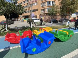 Balançoire pour enfants en plastique portable, deux places, couleurs personnalisables, pour l'intérieur et l'extérieur, équipement <span class=keywords><strong>de</strong></span> <span class=keywords><strong>jeux</strong></span> pour enfants - Product Image 3