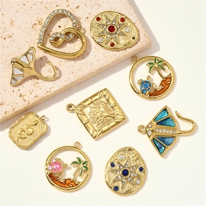 SH82 Pendentifs Bohème Océan Nature en Acier Inoxydable Plaqué Or avec Rayons de Soleil, Tortues et Raies, Ornés de Zircons Cubiques et d'Émail - Product Image 2