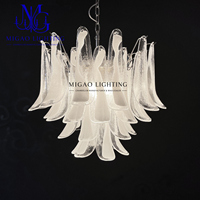 Lustre de luxe en verre de Murano de style médiéval français, pendentif en fer à cheval blanc dégradé superposé, pour villa à plafond haut, hôtel boutique