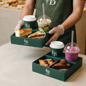 กล่องใส่แก้วกาแฟแบบพกพา ดีไซน์สองช่อง รุ่นใหม่ สำหรับร้านกาแฟอาหรับ พร้อมกล่องกระดาษใส่ขนม ชุดคอมโบเครื่องดื่มและของหวาน - Product Image 1