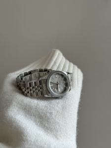 スコッティ 9570b ファクトリーセール ステンレススチール クォーツ腕時計 18mmバンド幅 合金ガラス ポインター レディースウォッチ - Product Image 2