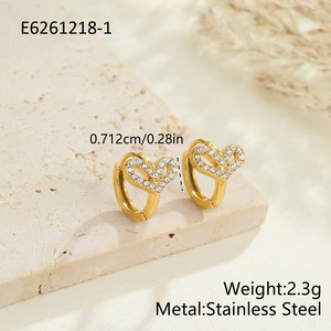 Pendientes de Corazón de Circonita para Mujer, Aros Huggie Dorados con Corazón Abierto, Joyería Fina y Delicada, Regalo para Ella, Estilo Diario, Boda, Novia - Product Image 5