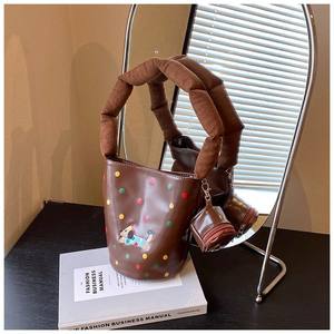 Bolso de mujer versátil, bolso de hombro de mujer bordado para otoño e invierno, bolso moderno y de moda. - Product Image 3