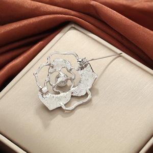 Flower Brooch Zinc Alloy Hollow Design With Pearl Inlay Women's Fashion Accessory Gift - Product Image 1