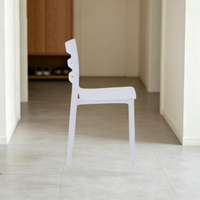 Chaise de restaurant en plastique au design moderne pour la maison, le bar, l'hôpital, le café, l'hôtel, l'extérieur, la salle à manger, l'école, la ferme, le hall, les meubles