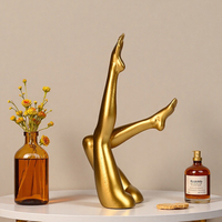 Sculpture moderne en résine élégante de jambe féminine, statue d'art abstraite en forme de corps humain pour la décoration intérieure d'hôtels et de maisons
