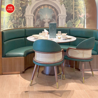 Mobilier de restaurant commercial, canapé en cuir vert, table avec plateau en marbre, chaises de café en bois, design moderne