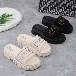 Chaussons d'été personnalisés à semelle épaisse antidérapante pour femmes, décontractés pour la maison et l'extérieur, tongs de plage - Product Image 2