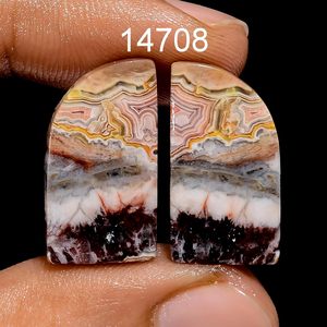 Par de ágatas Crazy Lace naturales de más de 20 quilates, pulidas en forma de media luna, para la elaboración de joyas. - Product Image 2