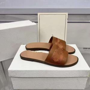 Pantuflas de Mujer de Nuevo Diseño 2026 con Letras Bordadas - Sandalias Planas Antideslizantes - Productos al por Mayor - Product Image 2