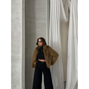 Abrigo de Invierno para Mujer TOPSHOW, 100% Algodón con Ribete de Piel Sintética Marrón - Ropa Exterior Cálida y Elegante para Pedidos al por Mayor - Product Image 6