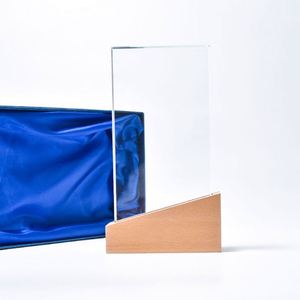 Trofeo de Cristal K9 de Alta Calidad de Guangzhou, en Blanco, para Venta al por Mayor, con Base de Madera Grabada con Láser y Técnica de Tallado, Souvenir - Product Image 3