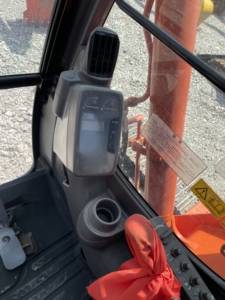 รถขุดฮิตาชิ ZX80 มือสอง ผลิตในญี่ปุ่น พร้อมหัวหนีบ (Thumb Attachment) รถขุดตีนตะขาบ 8 ตัน พร้อมบุ้งกี๋ - Product Image 6