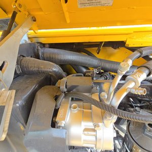 Chargeuse sur pneus <span class=keywords><strong>Komatsu</strong></span> <span class=keywords><strong>Komatsu</strong></span> <span class=keywords><strong>70</strong></span> Excavatrice sur chenilles d'occasion pour projets de construction au Japon - Product Image 6