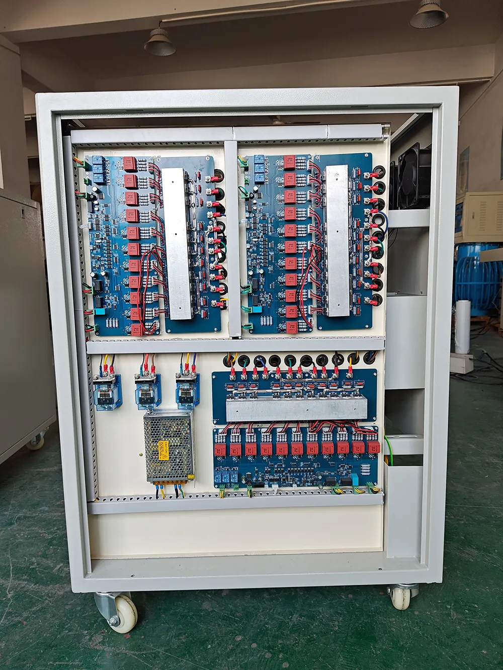 XQ-TNSJA-30KVA ZBW 3 fase cerdas non-kontak, penstabil Regulator tegangan 30kVA 24kW otomatis penuh statis tipe SCR IGBT