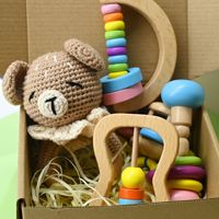 Ensemble cadeau pleine lune de vente chaude bébé Crochet hochet en bois animal sucette chaîne cadeau de naissance dans une boîte poupée de dessin animé