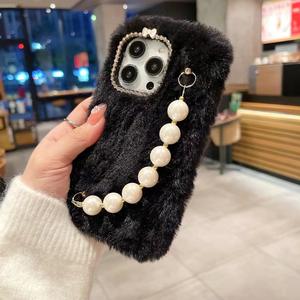 2023 nueva funda de teléfono de felpa <span class=keywords><strong>Applin</strong></span> de Color sólido de lujo con pulsera de perlas para mujer y niñas para iPhone 12 13 14 15 pro Max - Product Image 3