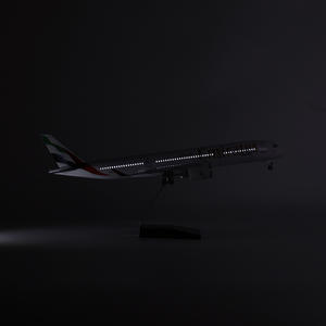 Modelo de Avión de Resina <span class=keywords><strong>Airbus</strong></span> <span class=keywords><strong>A350</strong></span>-<span class=keywords><strong>900</strong></span> de Emirates con Nueva Fardosura, Escala 1/142, 47 cm, con Luces LED y Tren de Aterrizaje - Product Image 5