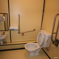 Conteneur portable au design moderne de 20 pieds 40 pieds personnalisé abrite des toilettes Panneau sandwich durable et écologique Salle de bains Événements publics