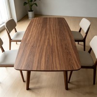 Table à manger en bois, style nordique scandinave, salon, appartement, hôtel, restaurant, polyvalente, pratique, utile