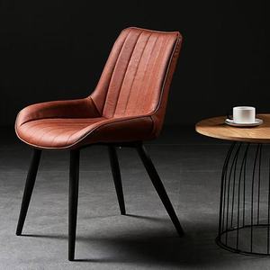 Chaise de salle à manger en cuir capitonnée de style italien, design moderne et minimaliste pour les lieux commerciaux, usage adulte - Product Image 3