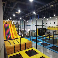 Parque de trampolín pequeño popular caliente Trampolín rectangular profesional al aire libre con techo para el hogar