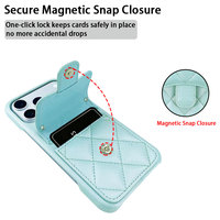 Étui de téléphone matelassé en PU violet clair avec bandoulière chaîne dorée détachable, protection antichoc 360° et porte-cartes pour iPhone 15
