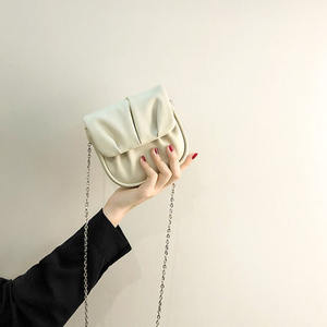 Bolso Bandolera Mini Plisado de PU para Mujer, Diseño Exclusivo, Negro, Vertical, Cuadrado, con Cierre de Hebilla y Cadena, Portátil, para Uso Diario, Verano - Product Image 2