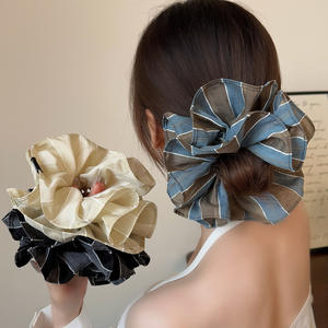 Lot de scrunchies XL en coton à rayures superposées, élastiques pour cheveux, accessoires de coiffure, motif à carreaux et fleurs - Product Image 1