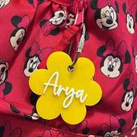 Gantungan Kunci Cincin Baja Nama Kustom 2026, Liontin Tas Daisy, Tag Nama Ransel, Gantungan Kunci Bunga Huruf Akrilik