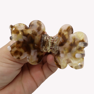 Fermagli per Capelli Francesi in Acetato da 4,9 cm con Fiori e Perle, un Accessorio per Capelli Raffinato ed Elegante per Signore - Product Image 3