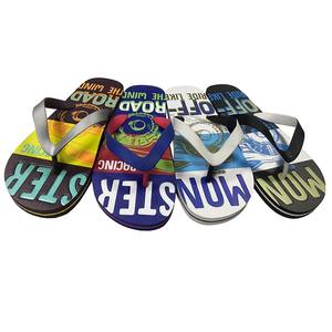 Pantoufles plates en caoutchouc pour hommes de <span class=keywords><strong>marque</strong></span> bon marché de haute qualité avec logo personnalisé pantoufles d'été tongs de style plage en PVC - Product Image 1